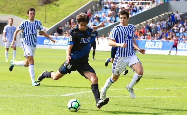 Víctor López en un momento del partido contra la Real Sociedad.