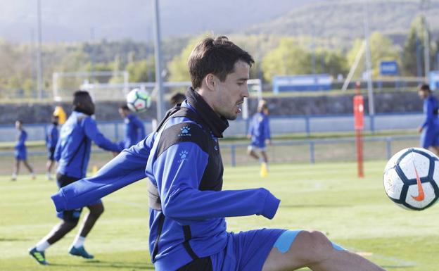 Bojan, en un entrenamiento del Alavés. /B. Castillo
