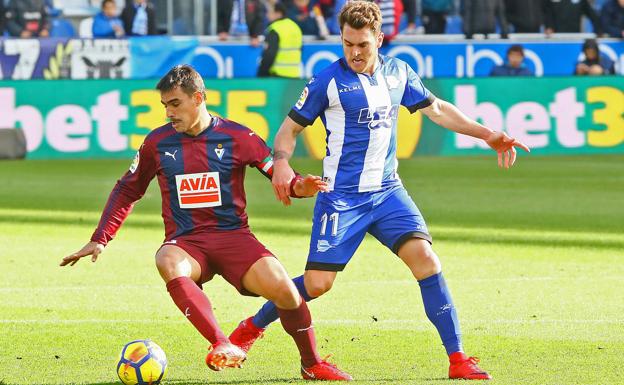 Partido de ida entre el Alavés y el Eibar en Mendizorroza /Jesús Andrade