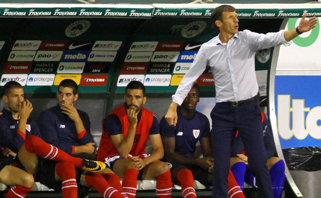 Ziganda con sus pupilos en el partido contra el Panathinaikos
