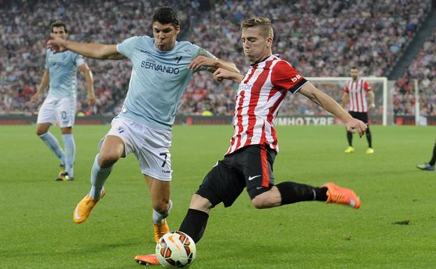 Capa trata de superar al que será su compañero Iker Muniain.