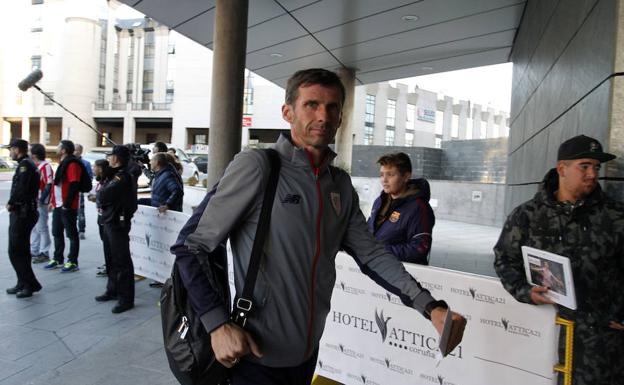 José Angel Ziganda, a su llegada al hotel de La Coruña./MANU CECILIO