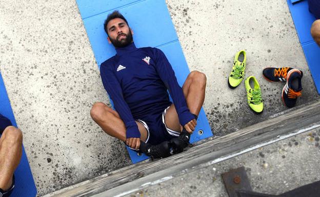 Pito Camacho entrenó con el resto de la plantilla en las instalaciones del polideportivo.