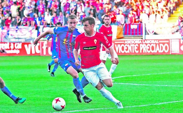 Fernando Llorente cierra la plantilla del Mirandés que luchará por el ascenso