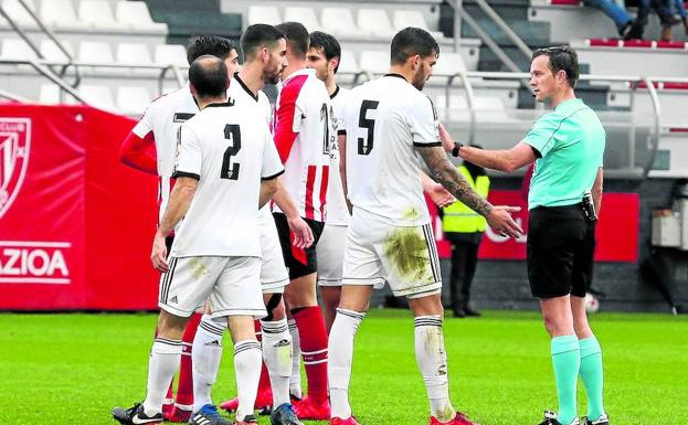 Ante el Bilbao Athletic el Mirandés sumó su cuarta derrota en seis partidos. /P. U.