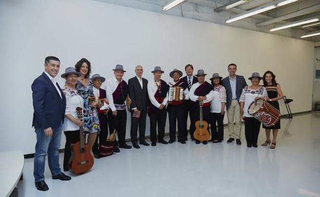 A la presentación asistieron numerosas personalidades.