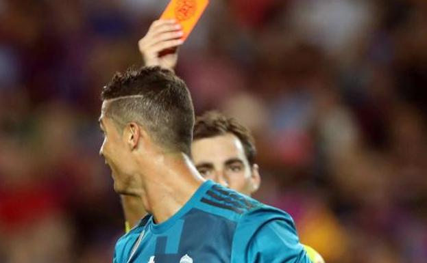 Cristiano Ronaldo, al ser expulsado en la ida de la Supercopa.