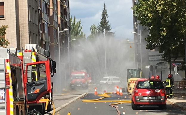 Los bomberos han inyectado agua en la tubería para extraer el gas acumulado