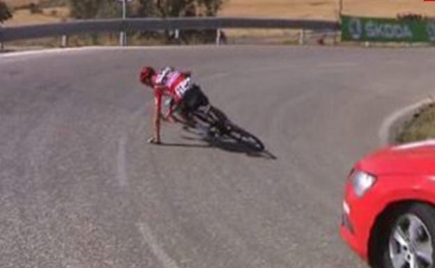 Imagen de Froome cuando se va al suelo.