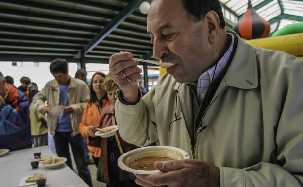 El mercado especial de Gernika ofrecerá hoy una degustación de conejo y sidra.
