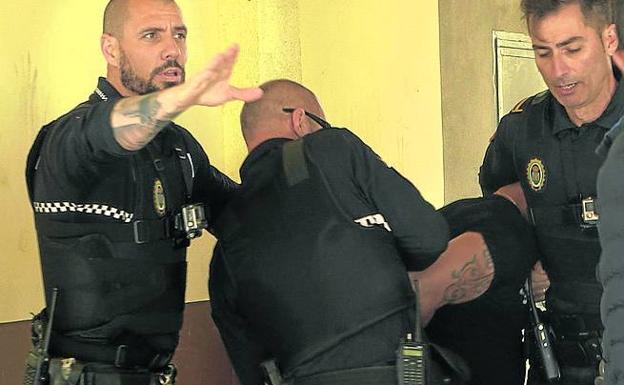 Médicos, bomberos y policías son los héroes de la vida cotidiana.