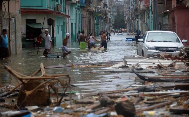 Una calle de La Habana anegada tras el paso del huracán 'Irma'.