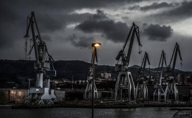 Vista de los astilleros de La Naval, en Sestao.