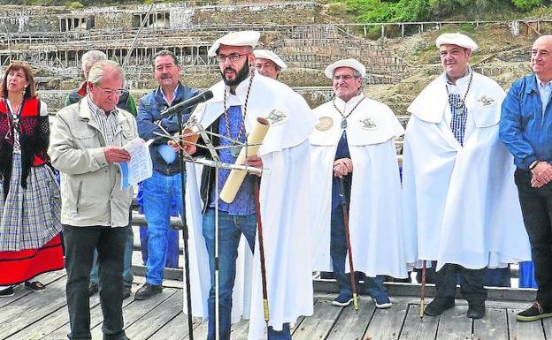 Luis Ángel Plágaro se dirige al público.