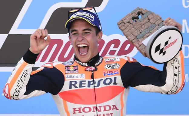 Marc Márquez, en el podio./Jose Jordan (Afp)