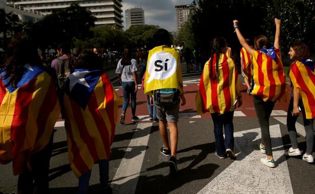 Estudiantes, durante una manifestación a favor del referéndum./Reuters