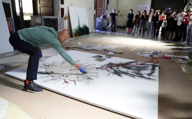 Cai Guo-Qiang, en el Salón de Reinos del Museo del Prado. /Fernando Alvarado (Efe)