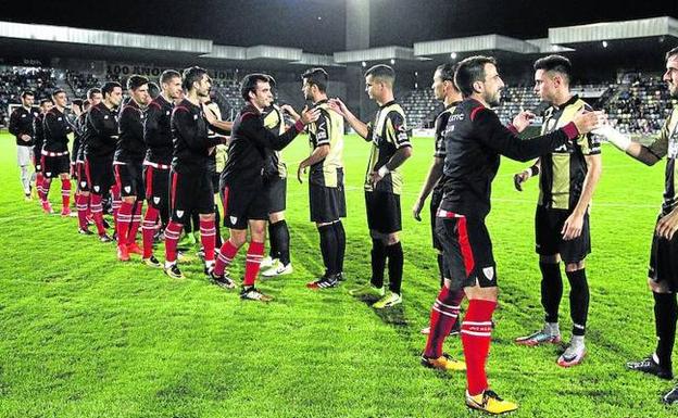 Para la historia. El empate en el último suspiro ante el Athletic llenó de alegría a los aficionados fabriles. / FOTOS: MANU CECILIO