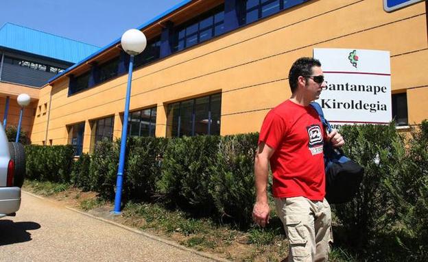 La renovación de la cubierta de Santanape se espera que esté concluida en un mes. / MAIKA SALGUERO