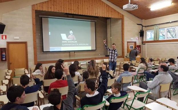 Programaren lehengo berbaldia asteon burutu izan da, herriko institutuan. / BERMEOKO UDALA