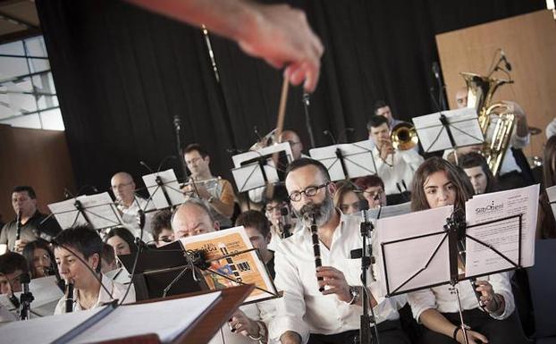 El concierto de txistu arrancará a las ocho de esta tarde en Landako Gunea. /SILBOBERRI