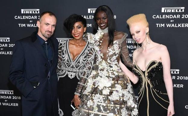 Tim Walker, Jaha Dukureh, Duckie Thot y Thando Hopa, en la presentación. / AFP/ ANGELA WEISS