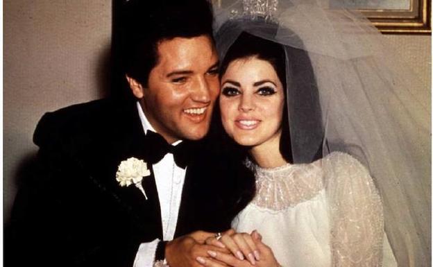 Elvis Presley, junto a su esposa Priscilla en el día de su boda./Reuters