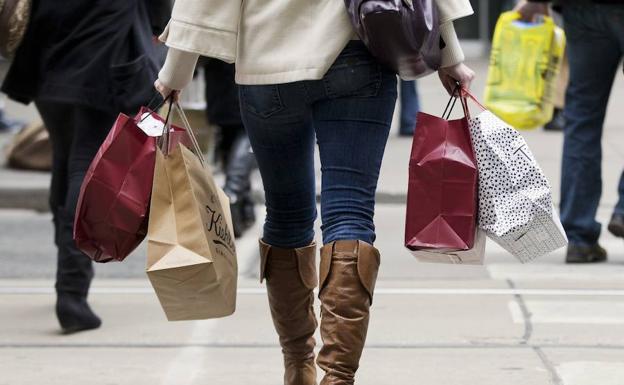 Con el bono se puede comprar en cualquier tipo de comercio que se adhiera a la campaña. /E. C.