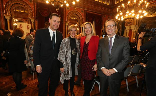 Miguel Zugaza, Itxaso Atutxa, Ana Otadui y Gregorio Villalabeitia./PEDRO URRESTI