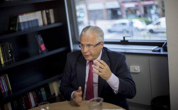 Baltasar Garzón, en su despacho de Madrid./Óscar Chamorro