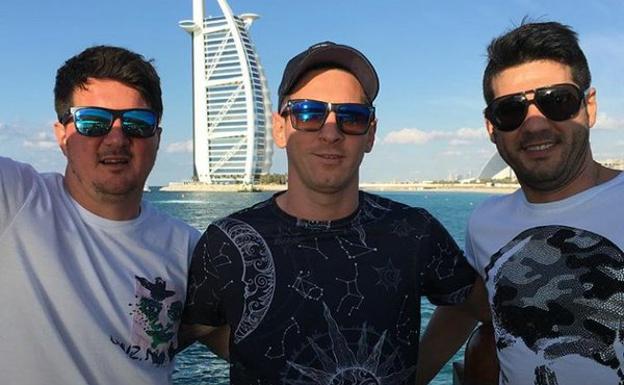 Messi junto a sus hermanos, Matías, a la derecha./TWITTER