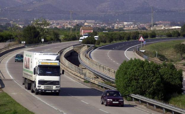 El detenido por pinchar ruedas en la AP-7 es un agente de los Mossos