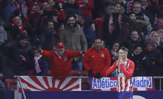 Fernando Torres celebra su gol ante el Alavés. /Efe