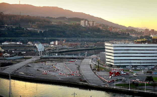 Vista de las obras del canal de Deusto. /BORJA AGUDO