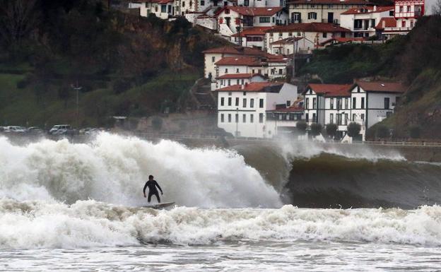 Alerta naranja mañana por la tarde por olas de más de 4,5 metros