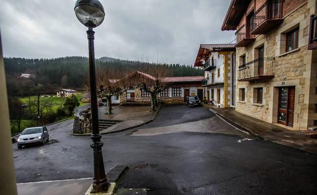 Las mejoras en el barrio Ibarruri de Muxika rondarán los 150.000 euros. / MAIKA SALGUERO