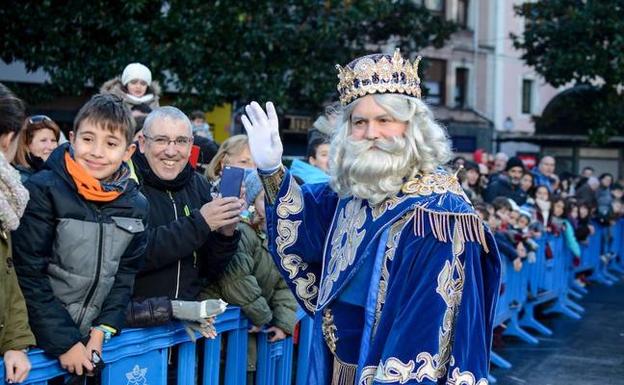 En Barakaldo los Reyes Magos estarán mañana a las 12.30 horas en la Herriko Plaza. / YVONNE FERNÁNDEZ