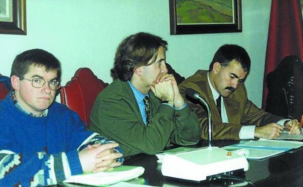 José Ignacio Iruretagoiena, Jorge Knopf y otro concejal, durante un pleno del Ayuntamiento de Zarautz.