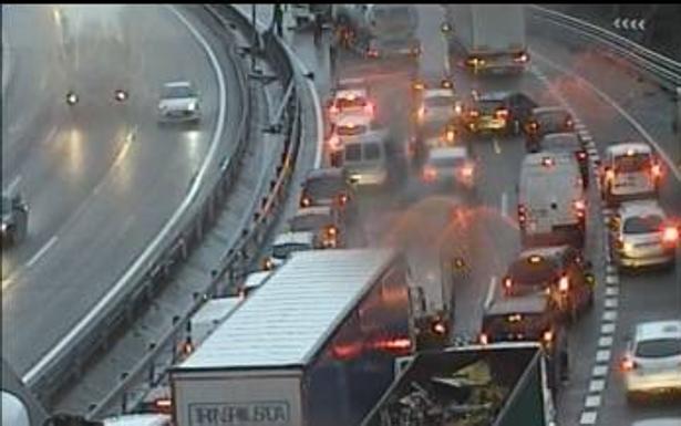 Imagen del accidente captada por las cámaras de Tráfico./TRAFIKOA