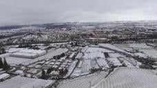 Espectacular captura de su video, con el perfil de la ciudad de Haro, cubierto como toda la comarca por la nieve, tomado desde el entorno de San Felices de Bilibio./E. C.