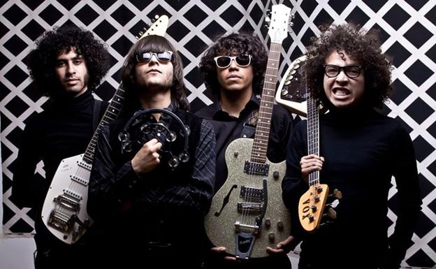 El guitarrista mexicano Sabu Avilés, a la izquierda, junto a sus compañeros de Los Explosivos./el correo