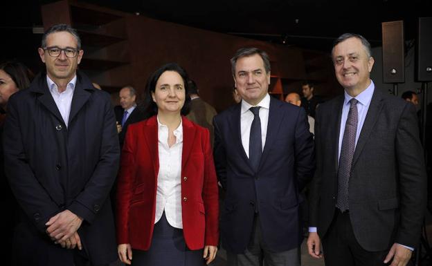 Aitor Etxebarria, Covadonga Aldamiz-Echevarria, Luis Gabiola y Gualber Atxurra. /IGNACIO PÉREZ