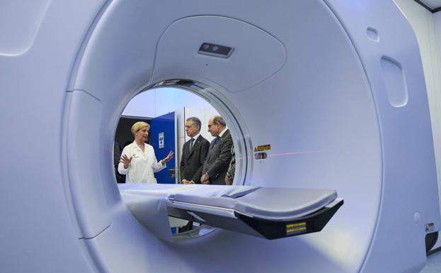 El lehendakari, Iñigo Urkullu, ha visitado este lunes el hospital de Cruces./Irekia