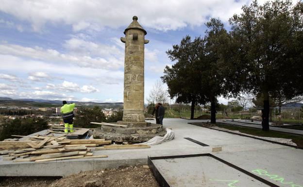 Avanzan los trabajos de construcción del mirador./ AVELINO GÓMEZ