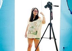Lucía, 23 años, tiene 42.000 seguidores en Twitter y 78.300 en YouTube. / MujerHoy.com/