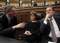 Gallardón, Santamaría y Rajoy, en el Congreso./ Efe/