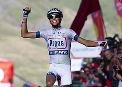 Barguil celebra su victoria a la llegada en Formigal. / Jaime Reina (AFP)/