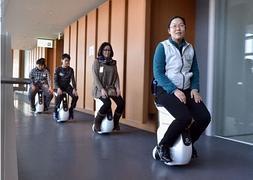 Transportadores Uni-Cub, diseñados por Honda, en el Museo de Ciencia y Tecnología de Japón. Yoshikazu Tsuno/