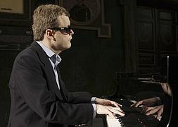 El pianista británico Derek Paravicini. / Foto: Paco Campos (Efe) | Vídeo: Atlas/