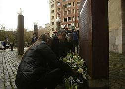 Momento del homenaje en el "Bosque de la luz". ::R. Gutiérrez/